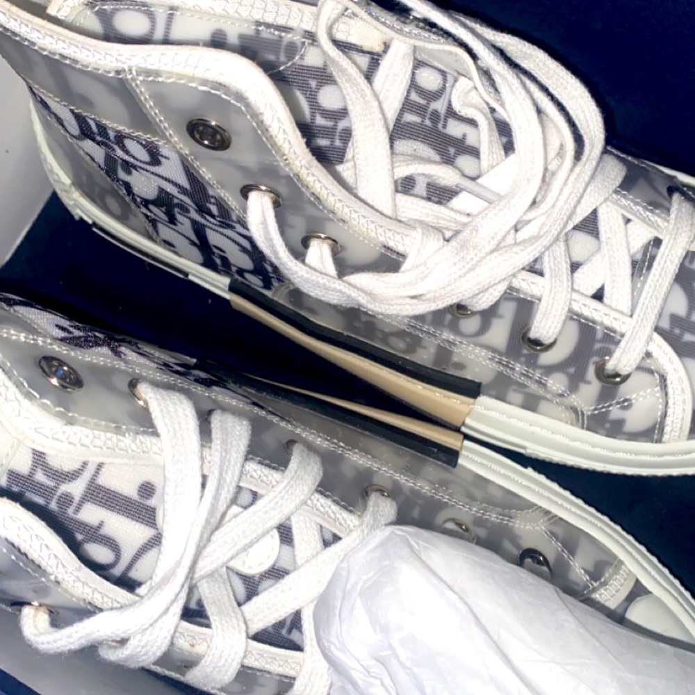 Ex girlfriends never worn sneakers